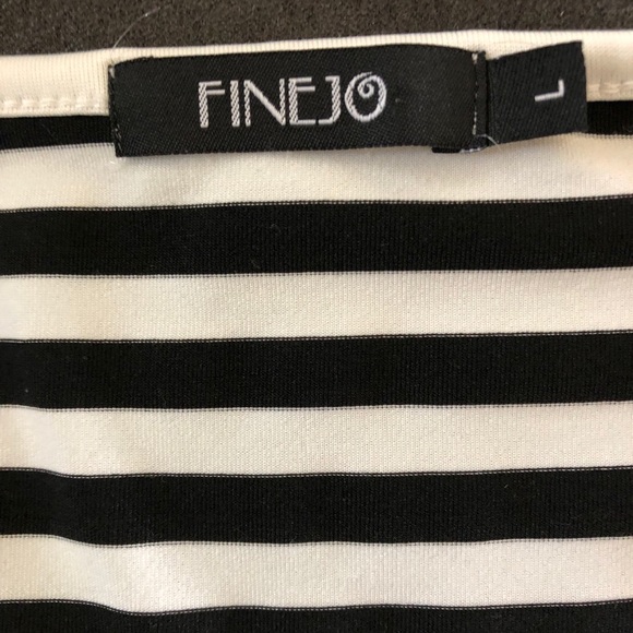 NWOT Sz Large Boutique Brand Striped V-neck - Picture 3 of 3